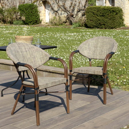 Chaise de jardin en rotin synthétique couleur naturelle avec coussin écru  pieds en bois Acacia - Fauteuil et Chaise de Jardin Pas Cher