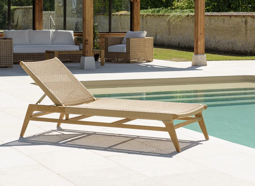 Bains de soleil et chaises longue